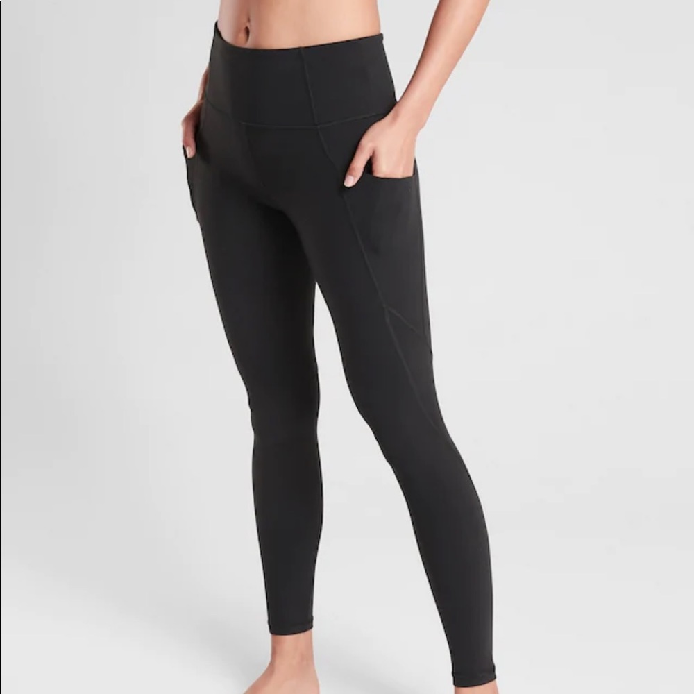 Athleta Salutation Stash Legging